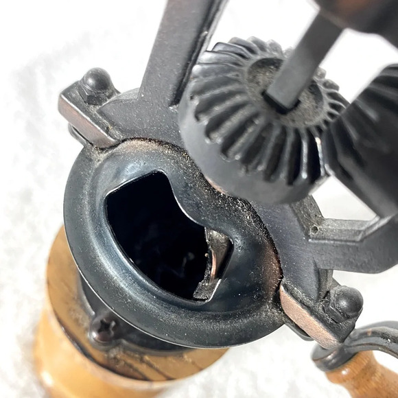 Handmade Antique Style Carved Wood Pepper Mill Pepper  Grinder - Picture 14 of 16